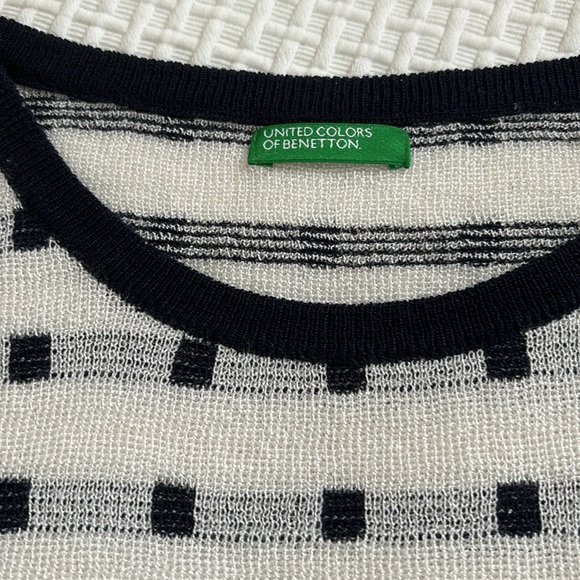 Benetton knit top. Size L. - Picture 2 of 5